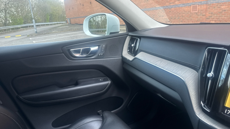 Volvo Xc60 2.0 B5P [250] Inscription Pro 5dr Geartronic Petrol Estate